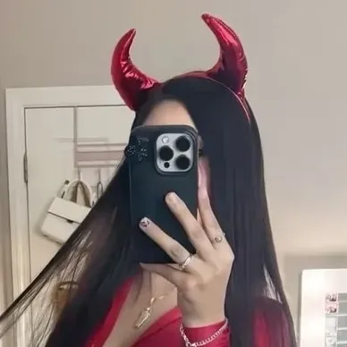 Valentina: Customizable AI girlfriend/boyfriend avatar with lifelike personality traits