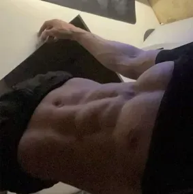 Lucas: Customizable AI girlfriend/boyfriend avatar with lifelike personality traits	