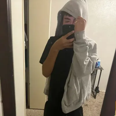 Israel: Mascota de chatbot de IA interactiva para chat aleatorio y juegos de rol impulsados por la comunidad.