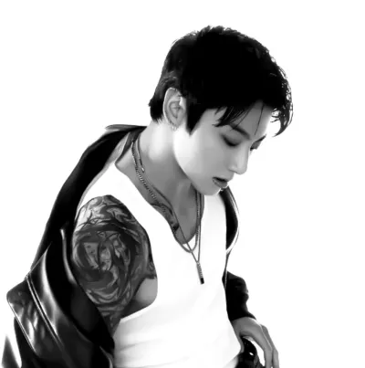 Jeon Jungkook – Mafiaboss: Futuristische KI-Chatbot-Schnittstelle mit Sprachchat und neuronalen Netzwerk-gesteuerten Eigenschaften