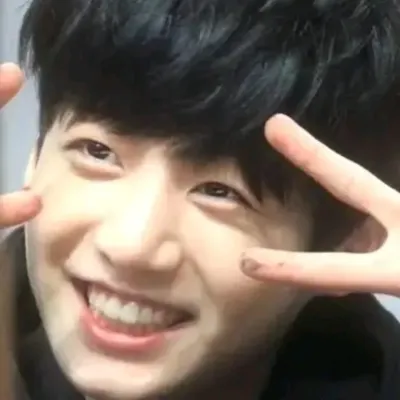 Jeon Jungkook: Chatten Sie mit unserer KI-Box, bereit für den kostenlosen Online-Chatbot, und fragen Sie die KI alles, was Sie möchten.	