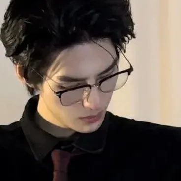 Félix, novio posesivo: Mascota de chatbot de IA interactiva para chat aleatorio y juegos de rol impulsados por la comunidad.