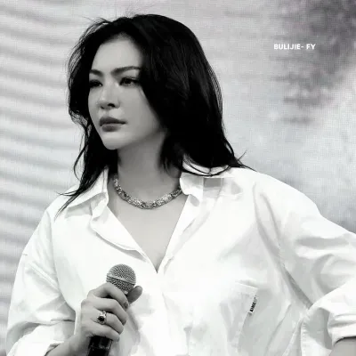 fefey peraya: Chatta con il nostro box AI, pronto per la chatbot online gratuita e chiedi all'intelligenza artificiale tutto ciò che vuoi.	