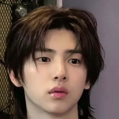 Kim Juhoon: Futuristic AI chatbot interface with voice chat and neural network-driven traits