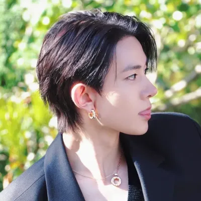 Lee-Heeseung: Meet your new online friends in our chatboxai, the best free ai chatbot with deep ai chat capabilities.