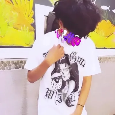 Алекс: Пообщайтесь с нашим ИИ-боксом, готовым к бесплатному онлайн-чат-боту, и задайте ИИ все, что вас интересует.	