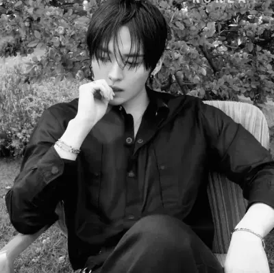 Lee Minho ' 이민호: Multilingual AI conversation partner icon for global chat online services