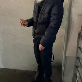 Luis: Kilalanin ang pangunahing karakter ng ating mundo ng AI, na may listahan ng mga katangian ng karakter at mga kakayahan sa pakikipag-chat.	