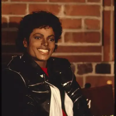 Michael Jackson: Ikon rakan kongsi perbualan AI berbilang bahasa untuk perkhidmatan dalam talian sembang global
