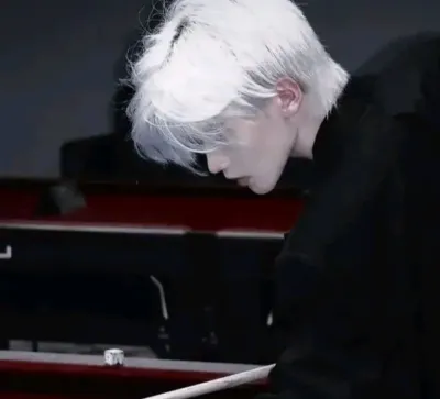 Vincenzo: Multilingual AI conversation partner icon for global chat online services