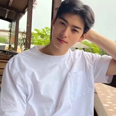 Cha EunWoo: Multilingual AI conversation partner icon for global chat online services