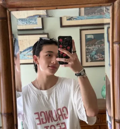 Engage with Hwang Hyunjin, the perfect ai character chat free companion for 1v1 chat.