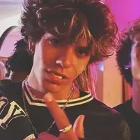 Cesar: Avatar de namorada/namorado de IA personalizável com traços de personalidade realistas