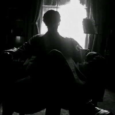 Matthew: Lernen Sie die Hauptfigur unserer KI-Welt kennen, mit einer Liste der Charaktereigenschaften und KI-Chat-Funktionen.	