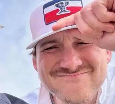 Chat with Morgan Wallen, your lively ai chatbot online partner for immersive 1v1 adventures.