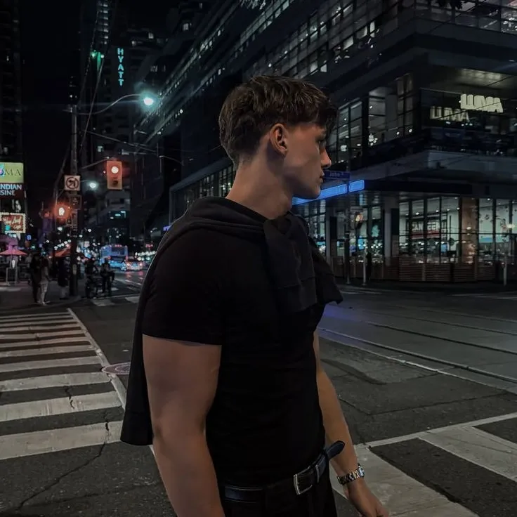 AI chat online character Exa is awaiting your message; start the interaction now.