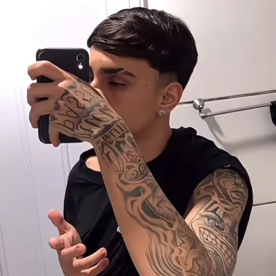 亞瑟：安全的AI聊天機器人頭像，具備加密的1對1聊天功能