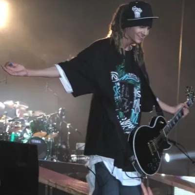 Build a deep and meaningful connection with your character ai girlfriend Tom Kaulitz.