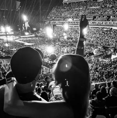 Oliver, ex-boyfriend: Customizable AI girlfriend/boyfriend avatar with lifelike personality traits	