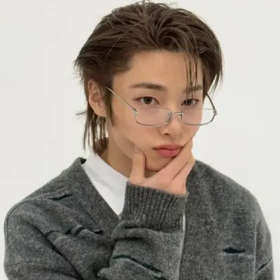 Yang Jeongin - Mari : Avatar de chatbot IA sécurisé avec capacités de chat 1v1 cryptées	