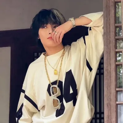 Jeongin SKZ: Chat with our AI box, ready for chatbot online free and ask ai anything you want.	