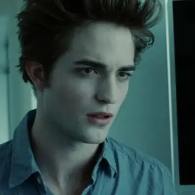 Edward Cullen: Sürükleyici hikaye anlatımı için fantezi temalı yapay zeka rol yapma karakter çizimi