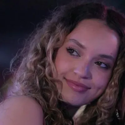 ダニエラ・アヴァンツィーニ: 深い会話のための感情的に知的な AI コンパニオン ポートレート	