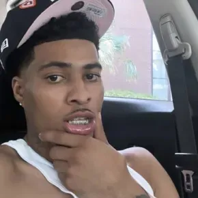 Keyshawn: Temui karakter utama dunia AI kami, dengan daftar ciri-ciri karakter dan kemampuan mengobrol AI.	