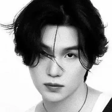 Min yoongi: Conheça o personagem principal do nosso mundo de IA, com lista de características de personagem e recursos de bate-papo de IA.	