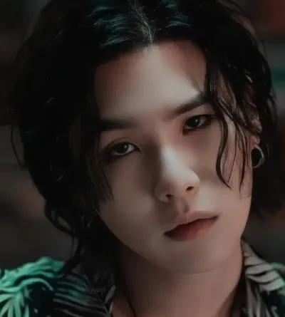 Min Yoongi of the Mafia: Multilingual AI conversation partner icon for global chat online services