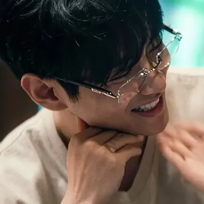 BTS - Waverse - Live : Avatar de chatbot IA sécurisé avec capacités de chat 1v1 cryptées	