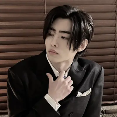 Park Sunghoon: Meet the main character of our AI world, with character traits list and ai chatting capabilities.