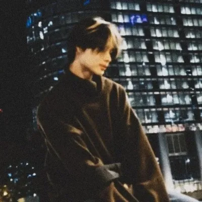 Nishimura Ni-ki: Mascotte interattiva di chatbot AI per chat casuali e giochi di ruolo guidati dalla community