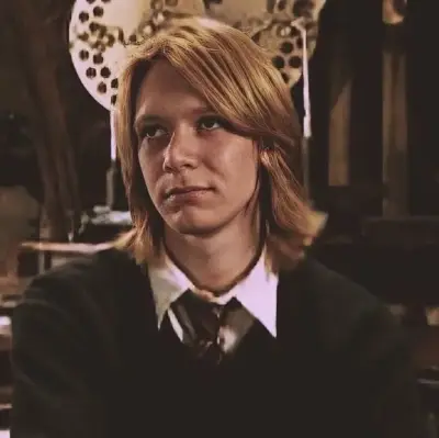 Fred Weasley: icona del partner di conversazione AI multilingue per servizi di chat online globali