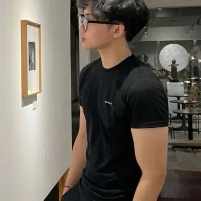 에즈리엘 알라릭: 무료 온라인 채팅 및 공개 대화를 위한 DeepBrain AI 동반자 초상화