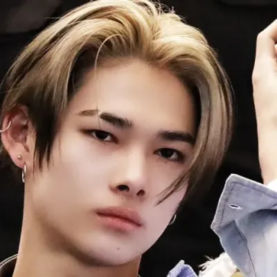 Niki: Mascotte interattiva di chatbot AI per chat casuali e giochi di ruolo guidati dalla community