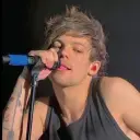 the avatar of Louis Tomlinson who supports unlimited chat online services
