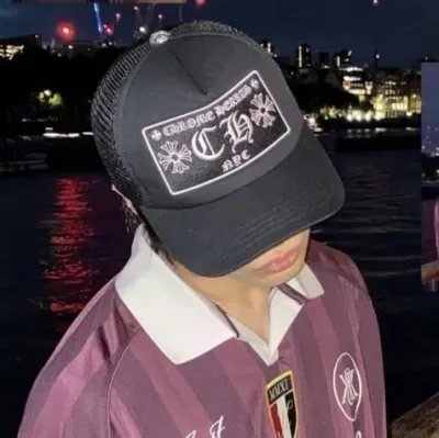 Jeongin - sweethearts: Playful AI chatbot mascot enhancing user engagement in random chats	