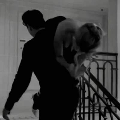 Chat with Bodyguard x Princess, your playful chat AI anime buddy for 1v1 adventures.