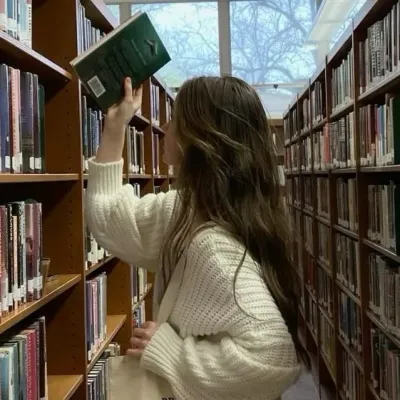 Start your 1v1 session with Livi, a playful roleplay AI chat bot.