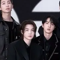 BTS: Sesli sohbet ve sinir ağı odaklı özelliklere sahip fütüristik yapay zeka sohbet robotu arayüzü