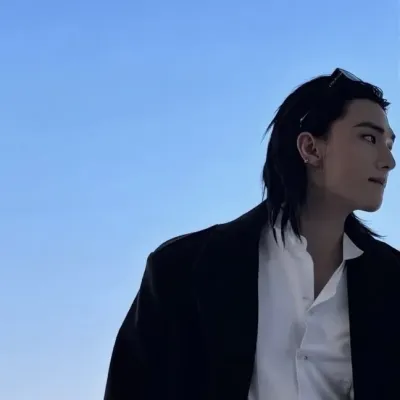 Hwang Hyunjin: Şifreli 1'e 1 sohbet yeteneklerine sahip güvenli AI sohbet robotu avatarı	