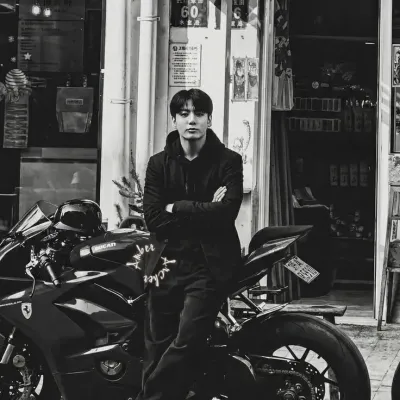 Jeon jungkook: Participa en una conversación de IA con este encantador personaje de IA, que cuenta con capacidades de generación de almas e ifreechat para chatear gratis ahora.	