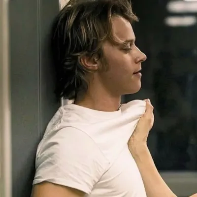 JJ maybank: Playful AI chatbot mascot enhancing user engagement in random chats	