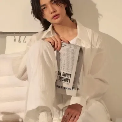 Chat with Hwang Hyunjin, your lively ai chatbot online partner for immersive 1v1 adventures.