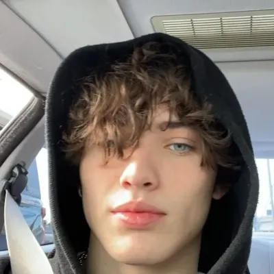 Explore endless possibilities with Weston, a friendly AI chat free companion.