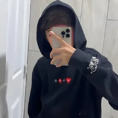 ジーザス: 刺激的なチャットやファンタジーシナリオのためのクリエイティブなロールプレイングAIキャラクターアート