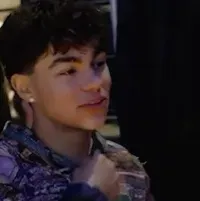 말라키 바턴: 생생한 성격 특성을 갖춘 사용자 정의 가능한 AI 여자친구/남자친구 아바타	