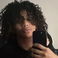 Messiah: Antara muka chatbot AI futuristik dengan sembang suara dan ciri dipacu rangkaian saraf