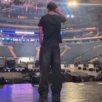 Malachi Barton - Puppyboy: Spielerisches KI-Chatbot-Maskottchen, das die Benutzerinteraktion in zufälligen Chats verbessert	